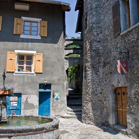 Au Cheval Blanc - Appartements Et Chambres D'Hotes Albertville Esterno foto