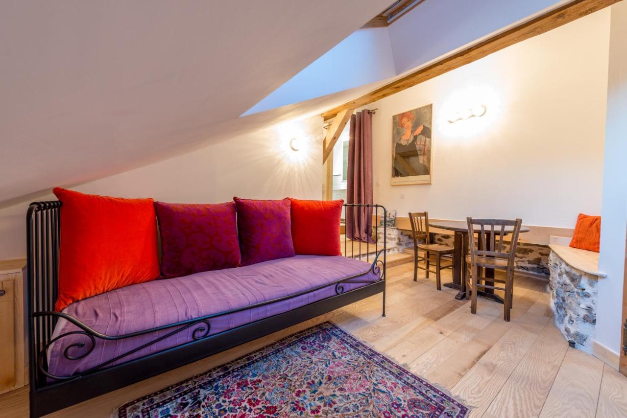 Au Cheval Blanc - Appartements Et Chambres D'Hotes Albertville Esterno foto