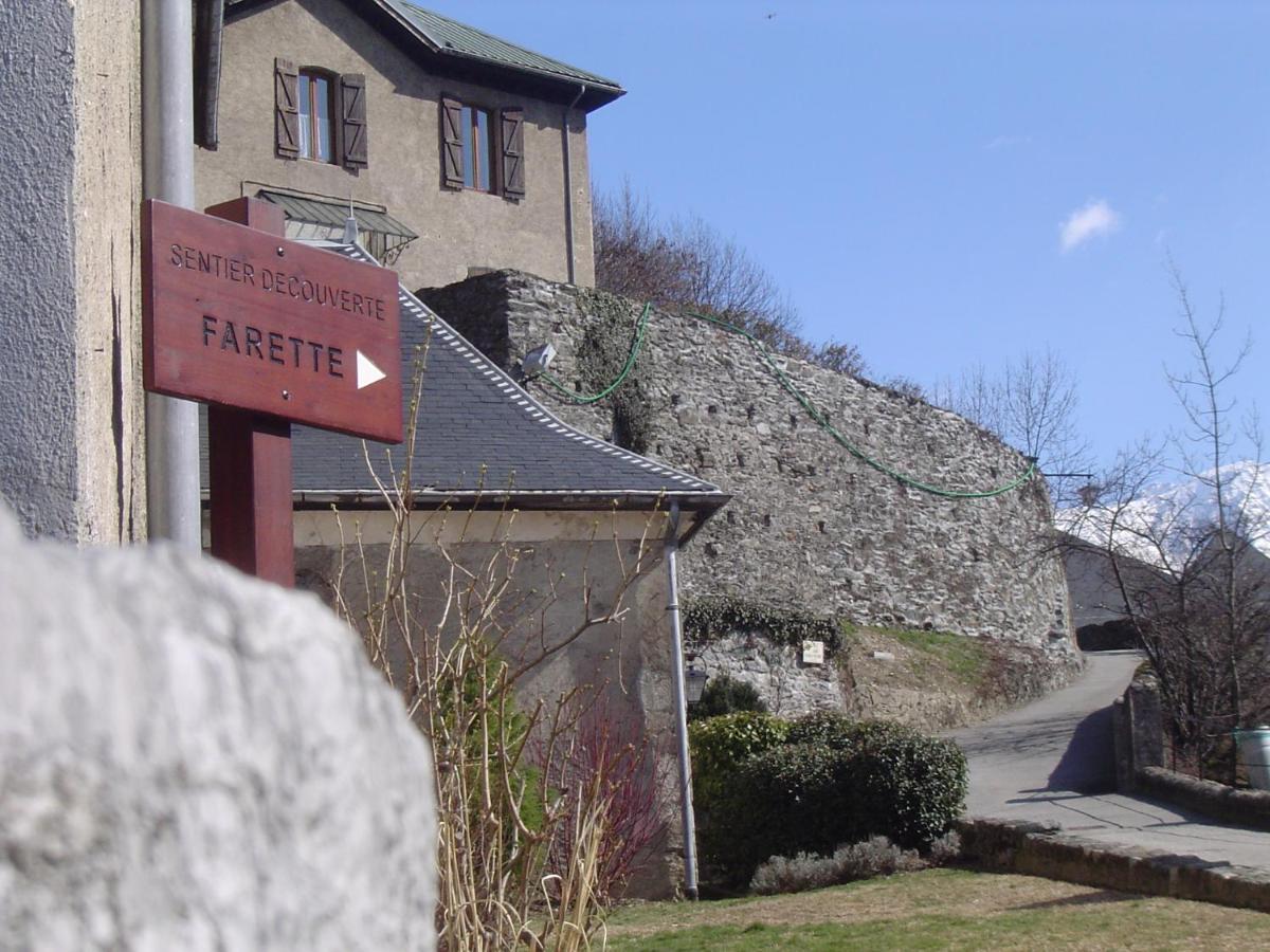 Au Cheval Blanc - Appartements Et Chambres D'Hotes Albertville Esterno foto