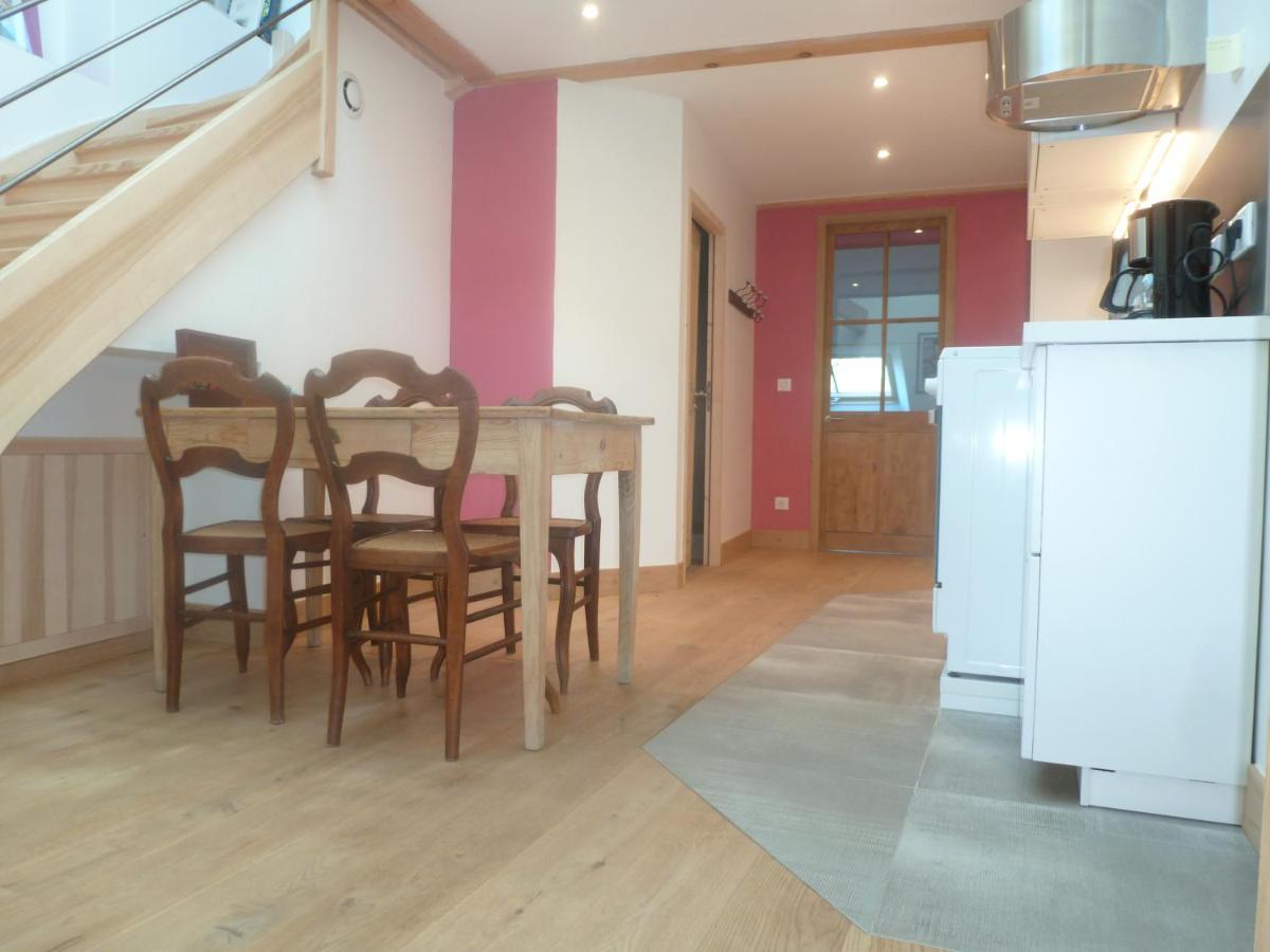 Au Cheval Blanc - Appartements Et Chambres D'Hotes Albertville Esterno foto