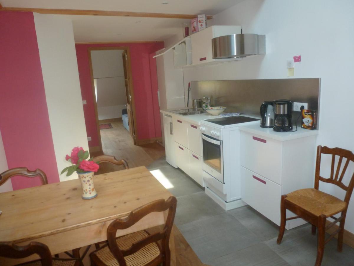 Au Cheval Blanc - Appartements Et Chambres D'Hotes Albertville Esterno foto