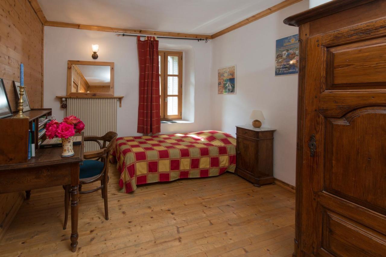 Au Cheval Blanc - Appartements Et Chambres D'Hotes Albertville Esterno foto